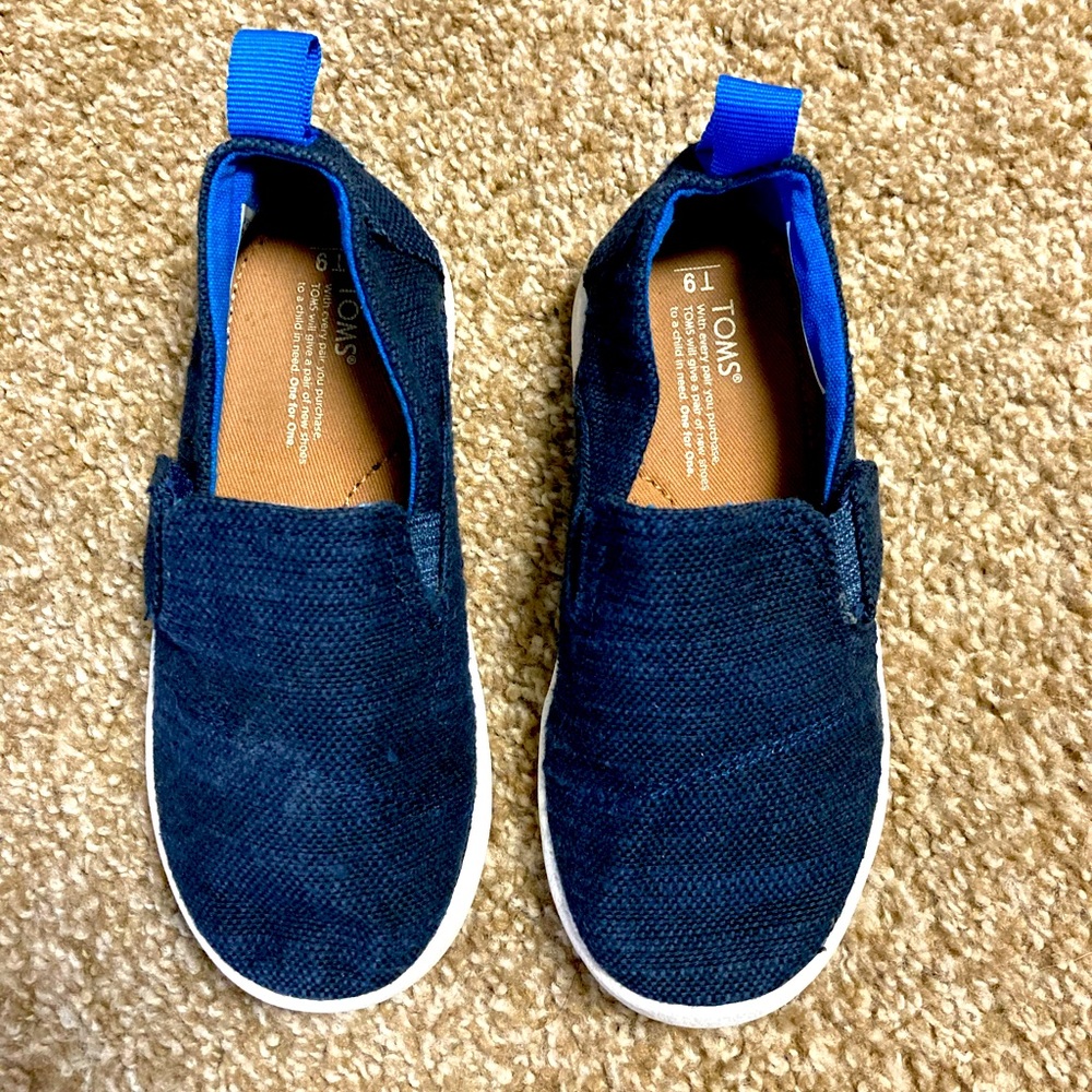 Toms toddler Avalon, size 9. Navy